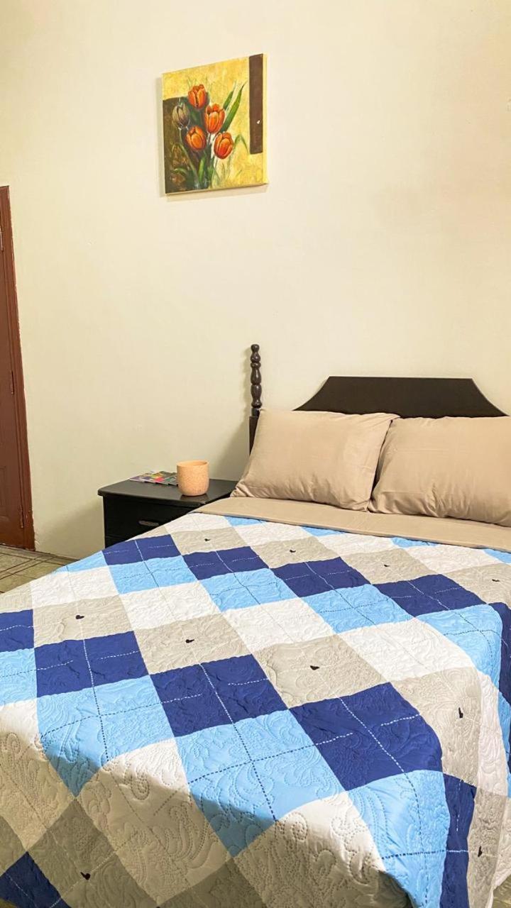 Hostal Velvet Plaza Σάντα Άνα Εξωτερικό φωτογραφία